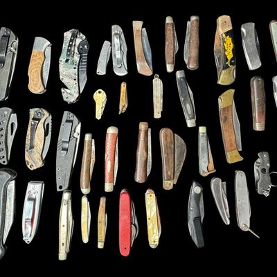 Sale Photo Thumbnail #367: Includes Queen, MTech, Coast, Mirage, Puma, and many more. Total of 38 pieces. There is age and use related wear, including rust and broken tips. Measurement of longest: 9”L (open). [KD]