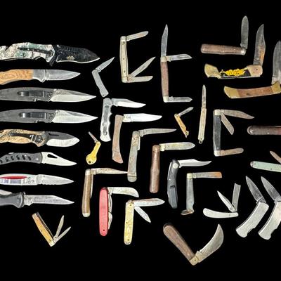 Sale Photo Thumbnail #366: Includes Queen, MTech, Coast, Mirage, Puma, and many more. Total of 38 pieces. There is age and use related wear, including rust and broken tips. Measurement of longest: 9”L (open). [KD]