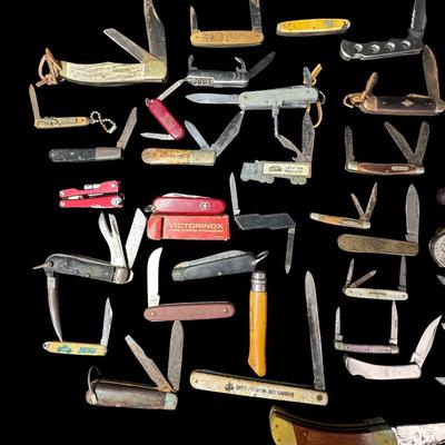 Sale Photo Thumbnail #383: Includes Wild Boar, Barlow, Kamp King, Case, and more. Total of 43 pieces. Age related wear, including some rust on the blades. Measurement of longest: 9”L. [KD]