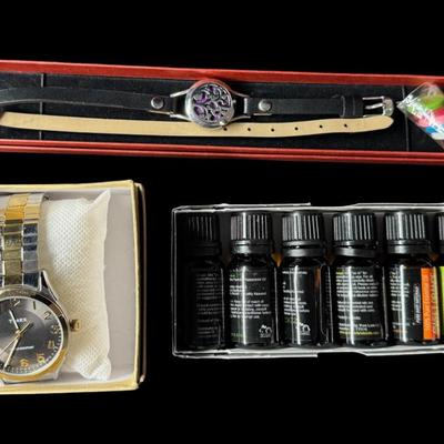 Sale Photo Thumbnail #413: Includes a Brighton ladies’ belt, makeup compacts, butterfly trinket boxes, an enameled locket, Brighton bracelets, Mignon & Mignon, men’s Timex, and more. Total of 13 pieces. The watch is not tested. [RY]