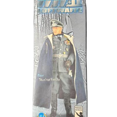 Sale Photo Thumbnail #435: Made by DiD Corporation. This is a 1/6 scale action figure. It may or may not be complete. Includes the original box, which has storage and/or use related wear. It has been in a smoky environment. [JS]