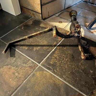 Cast Iron Fireplace Grate With Brass Finials on Andirons (LR-BC)