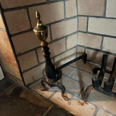 Cast Iron Fireplace Grate With Brass Finials on Andirons (LR-BC)