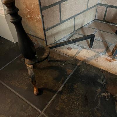 Cast Iron Fireplace Grate With Brass Finials on Andirons (LR-BC)