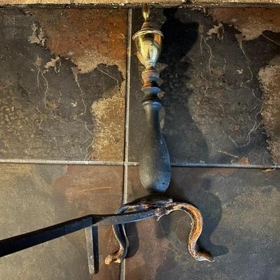 Cast Iron Fireplace Grate With Brass Finials on Andirons (LR-BC)