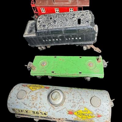 Sale Photo Thumbnail #519: Includes track, cars, locomotive parts, transformer, signal light, and more. Total of 25+ pieces. Not tested. [SR]