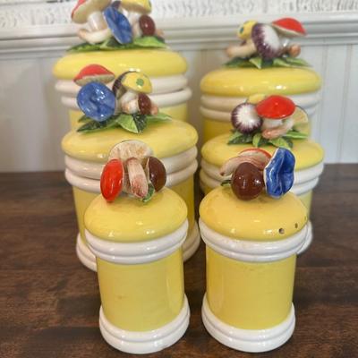 Seymour Mann Mushroom Canister Set with Salt & Pepper (6 Pieces)