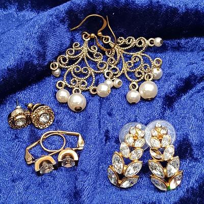 LOT 151: Gold-Tone Costume Jewelry