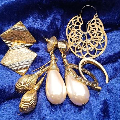 LOT 151: Gold-Tone Costume Jewelry