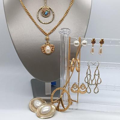 LOT 153: Avon Queen Bee Pendant Necklace, Abalone Circle Pendant Necklace & More