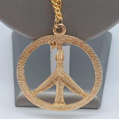 LOT 153: Avon Queen Bee Pendant Necklace, Abalone Circle Pendant Necklace & More