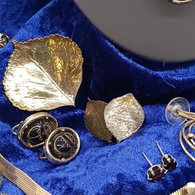 LOT 155: Vintage Costume Jewelry