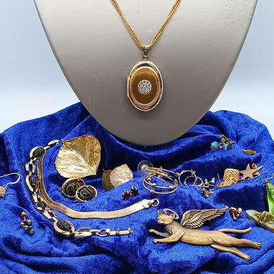 LOT 155: Vintage Costume Jewelry