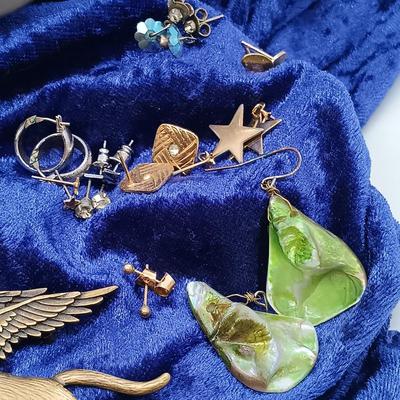 LOT 155: Vintage Costume Jewelry