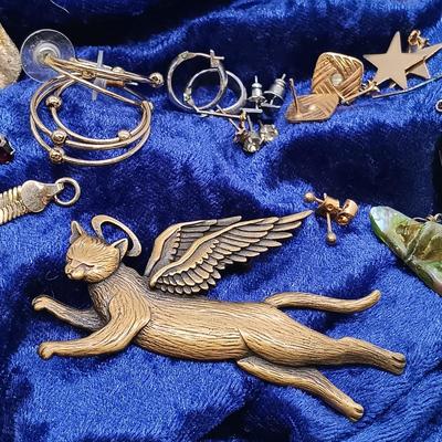 LOT 155: Vintage Costume Jewelry