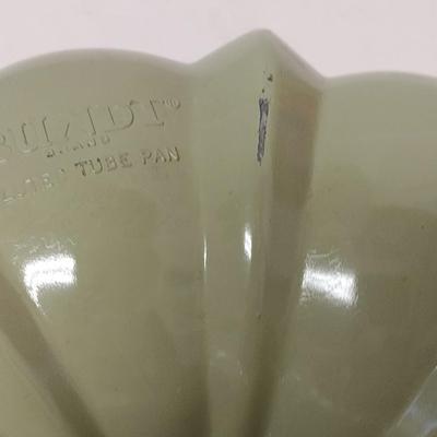 Vintage Nordic Ware Bundt Pan with Box- 12 Cup Capacity