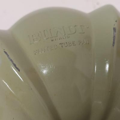 Vintage Nordic Ware Bundt Pan with Box- 12 Cup Capacity