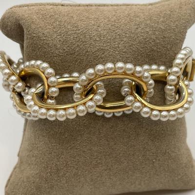 Faux pearl Napier bracelet