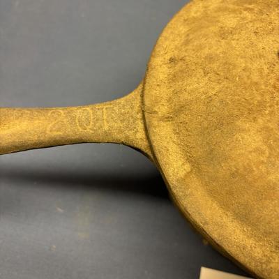 Cast Iron 2 Quart Sauce Pot