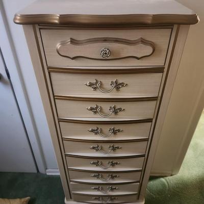 Loungerie Chest of drawers