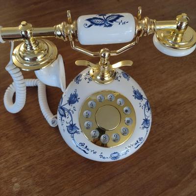 Hentak Limited French Style Table Top Telephone- Blue Onion Design