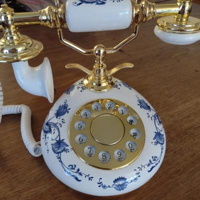 Hentak Limited French Style Table Top Telephone- Blue Onion Design