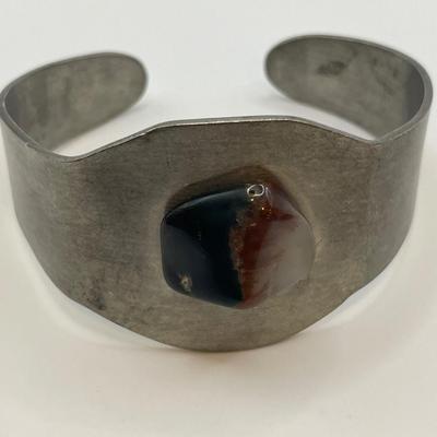 Soapstone carved pendant and agate bracelet