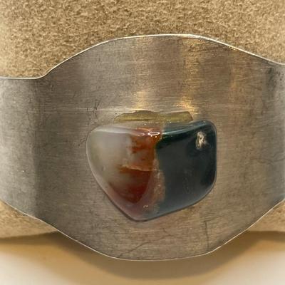 Soapstone carved pendant and agate bracelet