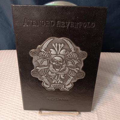 AVENGED SEVENFOLD NIGHTMARE BOOK AND 4 CD'S