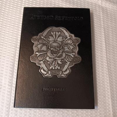 AVENGED SEVENFOLD NIGHTMARE BOOK AND 4 CD'S