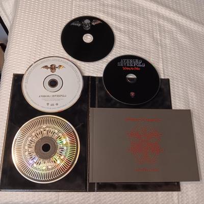 AVENGED SEVENFOLD NIGHTMARE BOOK AND 4 CD'S