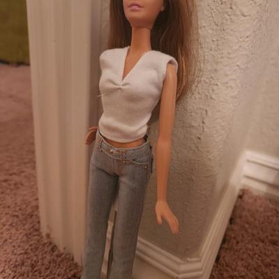 2011 Barbie Basics Black Label Model #2