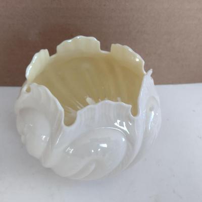 Beleek Irish Pottery Cabbage Leaf Flower Bowl- Approx 4 1/2" in Diameter