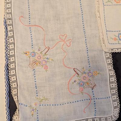 Vintage Runners, Dresser Set