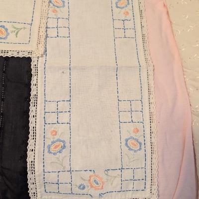 Vintage Runners, Dresser Set