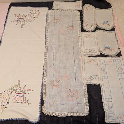 Vintage Runners, Dresser Set