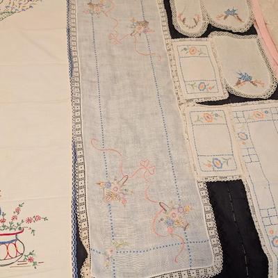 Vintage Runners, Dresser Set