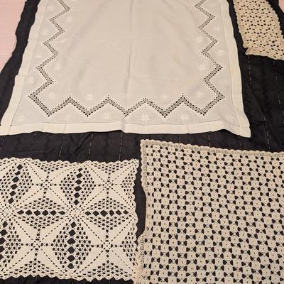 Vintage Doilie, Small Tablecloth