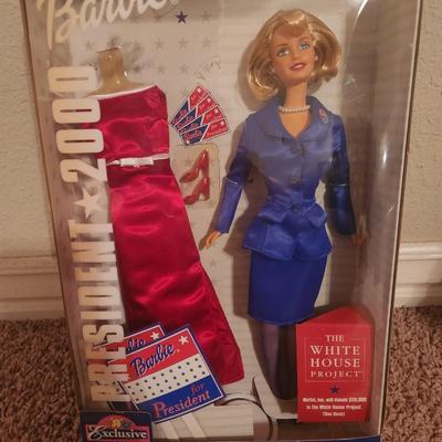 Toys R Us Exclusive 2000 President Barbie