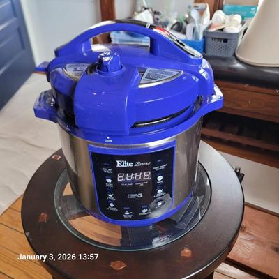 Sale Photo Thumbnail #163: This looks to have never been used, powers up, did not make any food.