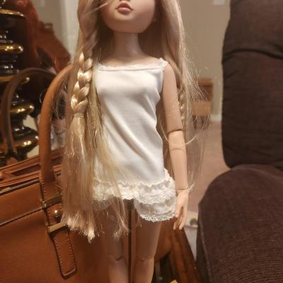 2012 Essential Ellowyne Blonde