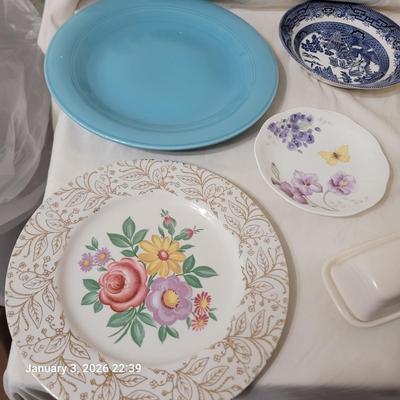 Sale Photo Thumbnail #177: Pealtzgtaff butter dish, Atlas 22 k gold leaf plate, corelle bowl, churchhill bowl etc, see photos, no cracks or chips