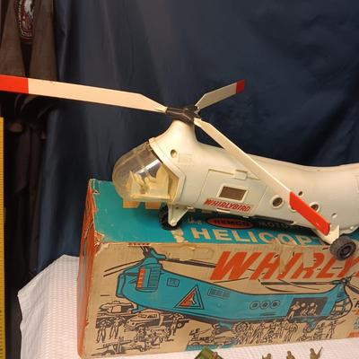 WORKING WHIRLYBIRD MOTORIZED RESCUE HELICOPTER 25 MAN ATTACK FORCE BY REMCO