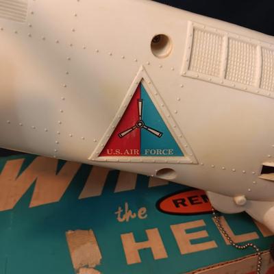 WORKING WHIRLYBIRD MOTORIZED RESCUE HELICOPTER 25 MAN ATTACK FORCE BY REMCO