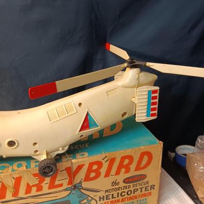 WORKING WHIRLYBIRD MOTORIZED RESCUE HELICOPTER 25 MAN ATTACK FORCE BY REMCO