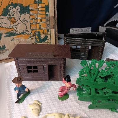1962 YOGI BEAR JELLYSTONE NATIONAL PARK PLAYSET BY MARX