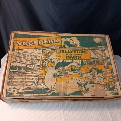 1962 YOGI BEAR JELLYSTONE NATIONAL PARK PLAYSET BY MARX