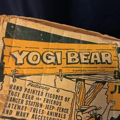 1962 YOGI BEAR JELLYSTONE NATIONAL PARK PLAYSET BY MARX