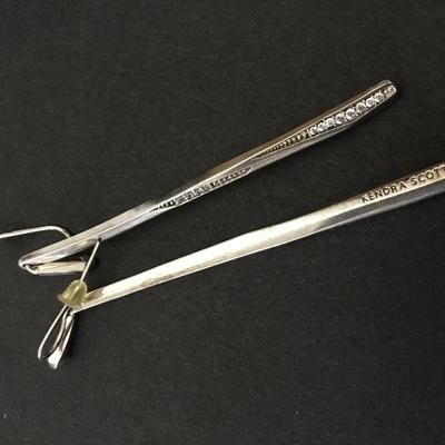 Beautiful Kendra Scott Silvertone crystal rhinestone dangle earrings