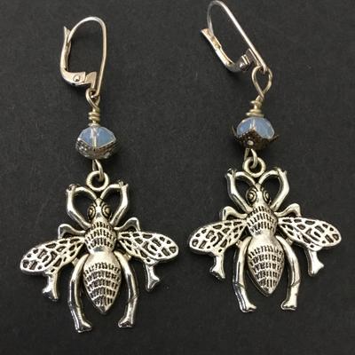 Cute bee earrings Silver toned